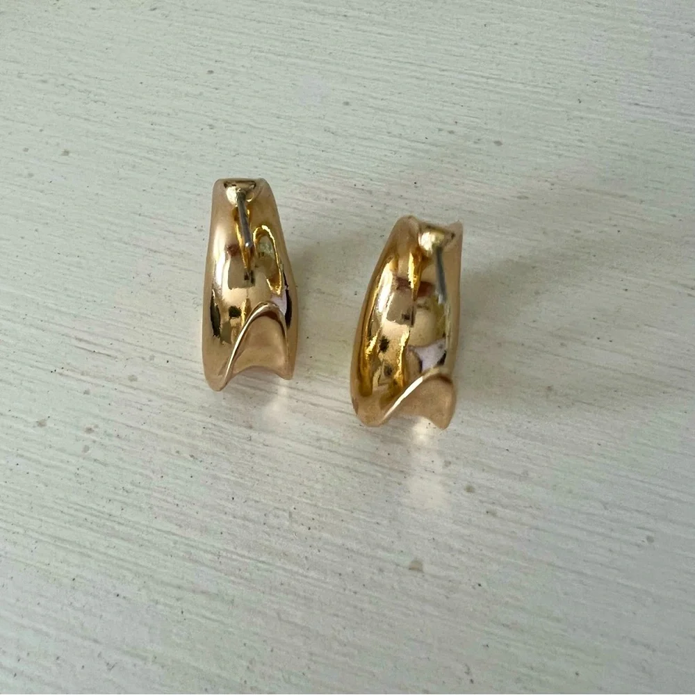 Small gold hoop earrings - Picture 6 of 7